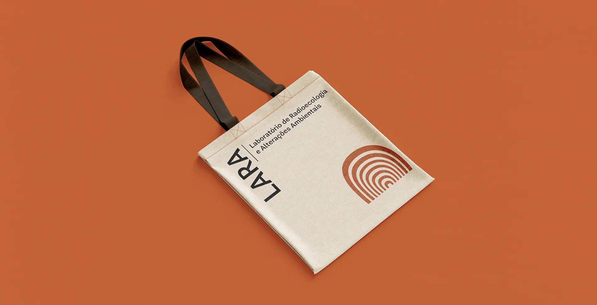 Mockup de apresentação da identidade visual completa do LARA/UFF